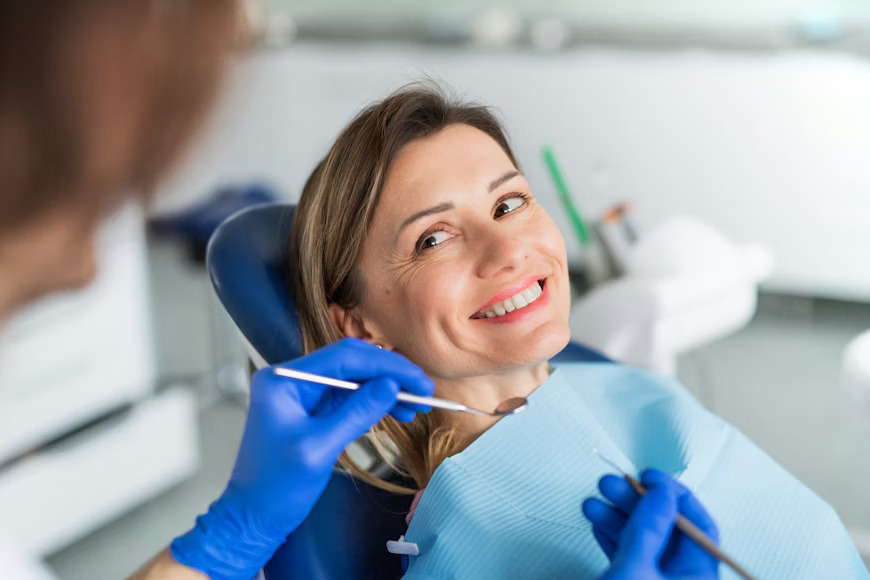 Dr Gulcin Akarsu dentiste Istanbul